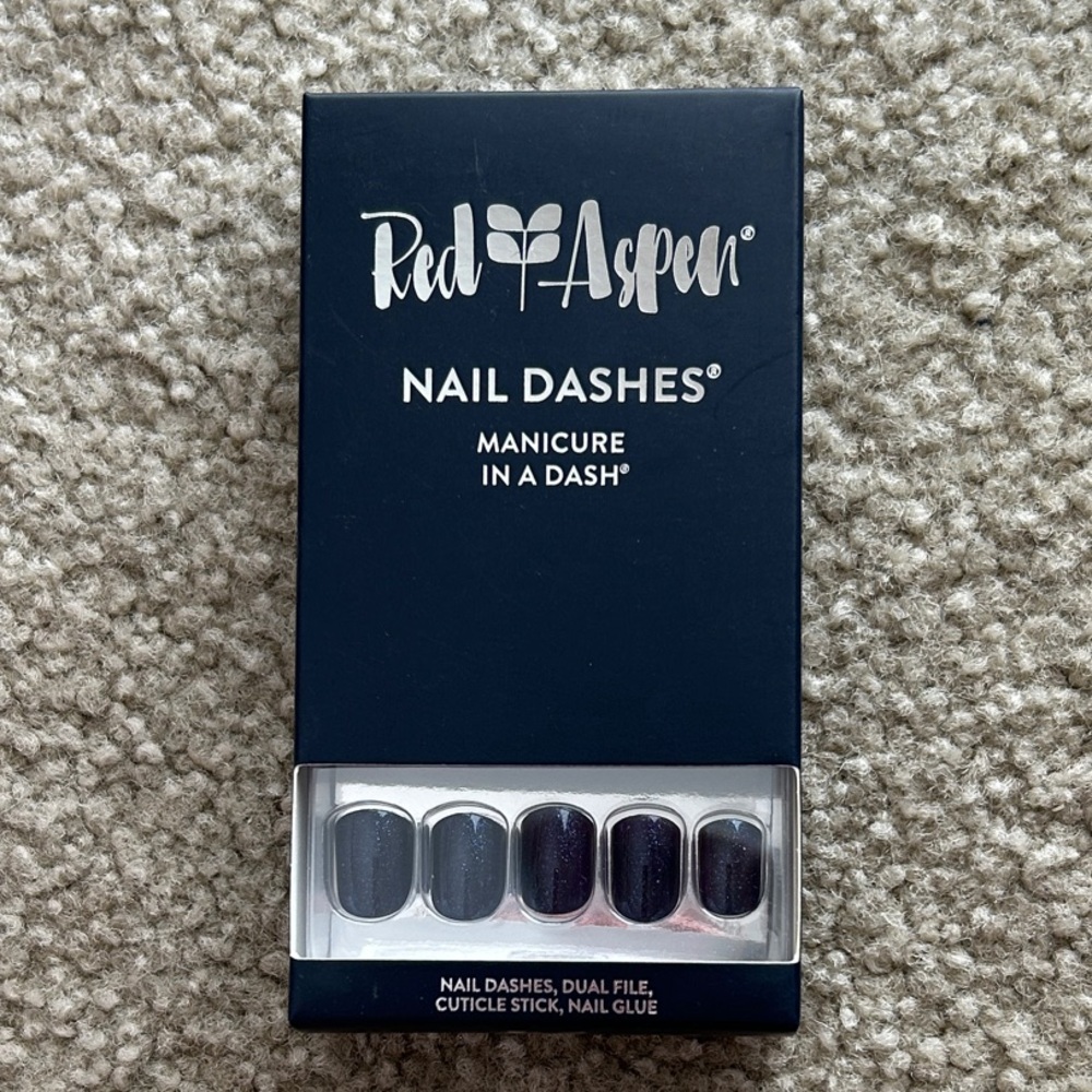 Red Aspen Nail Dashes - Dark Shades